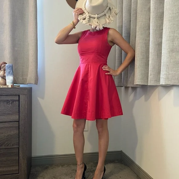 Red dress - Picture 3 of 7